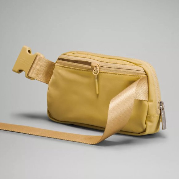 Lululemon Everywhere Belt Bag - Golden Sand - Picture 4 of 7